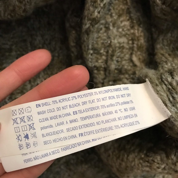 Forever 21 Sweater - Picture 9 of 9